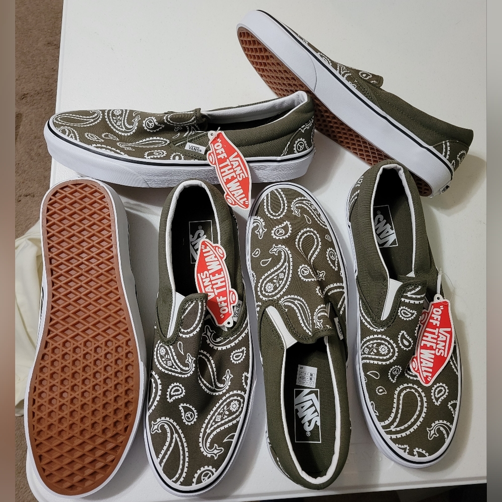 NEW WITH TAG AUTHENTIC UNISEX VANS SNEAKERS